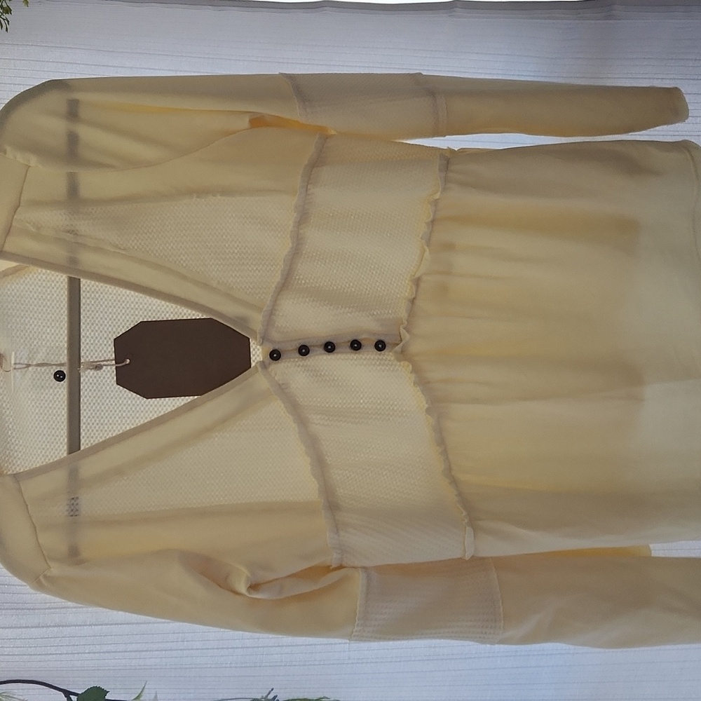 Listicle Cream Textured V-Neck Top